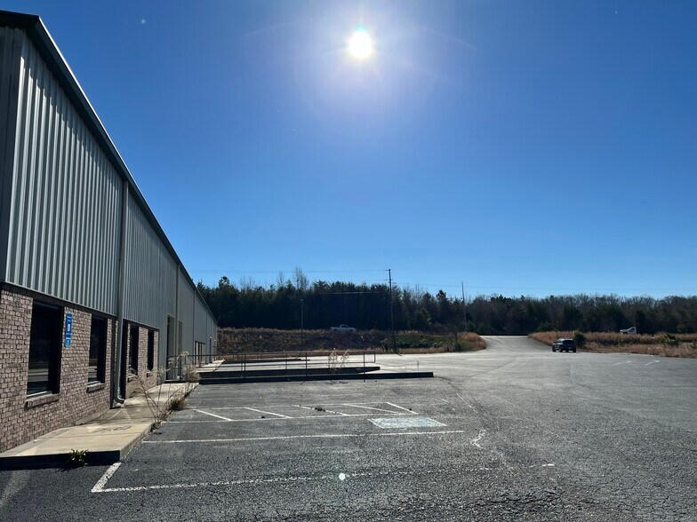 More Photos Of 230 Industrial Park Rd, Baldwin Warehouse For Lease