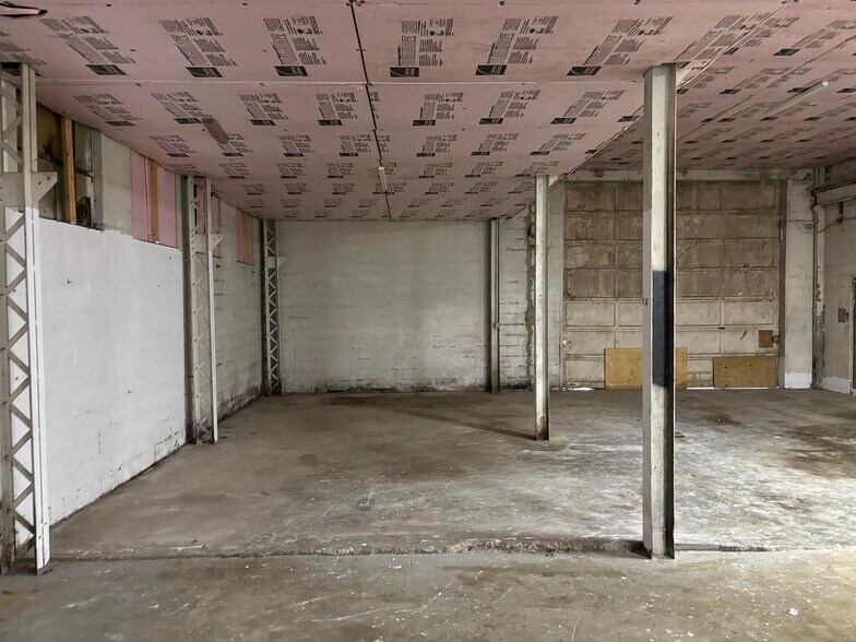 More Photos Of G4070 S Dort Hwy, Burton Warehouse For Lease