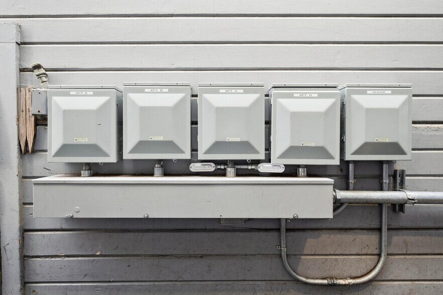 More Photos Of 309 63rd St, Oakland Apartments For Sale