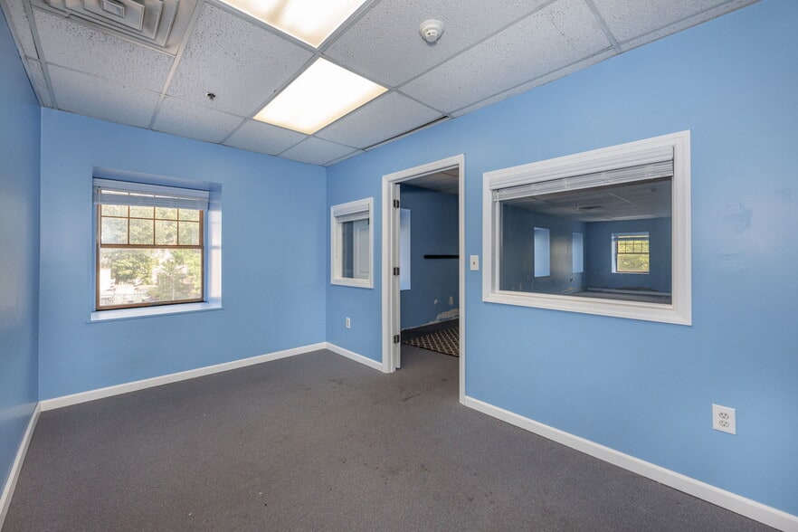 More Photos Of 125 Washington Ave, Dumont Unknown For Lease