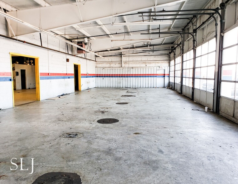 More Photos Of 3317 Inwood Rd, Dallas Auto Repair For Lease