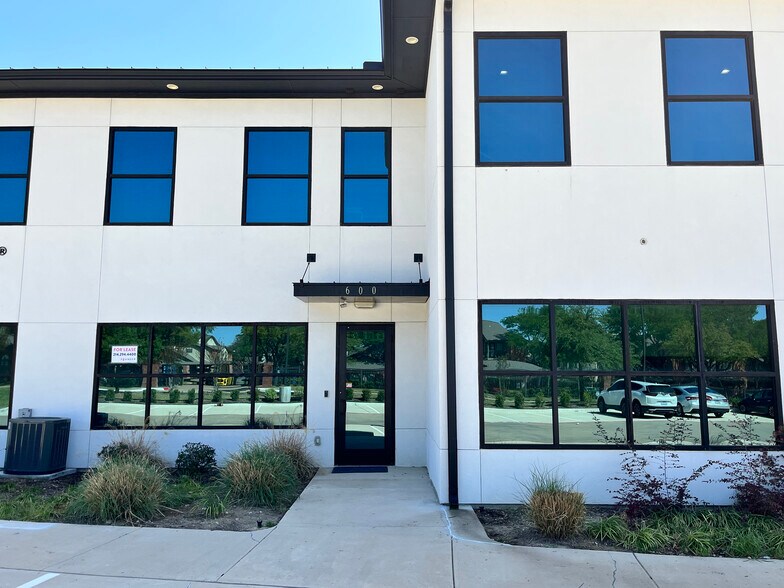 More Photos Of 4888 Dexter Dr, Plano Medical For Lease