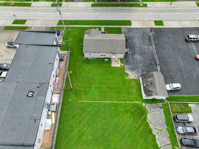 More Photos Of 806 Poplar St, Benton Office For Sale