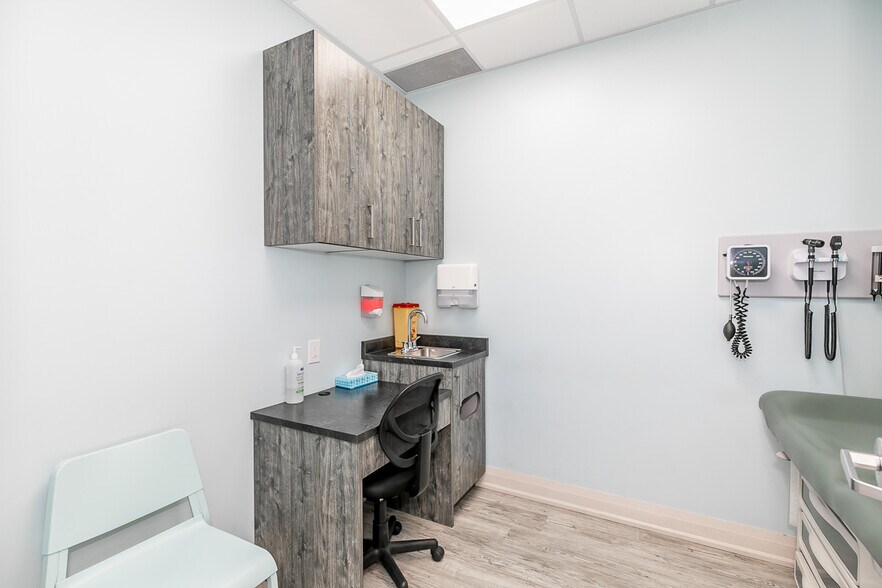 More Photos Of 50 Bur Oak Ave, Markham Storefront For Sale