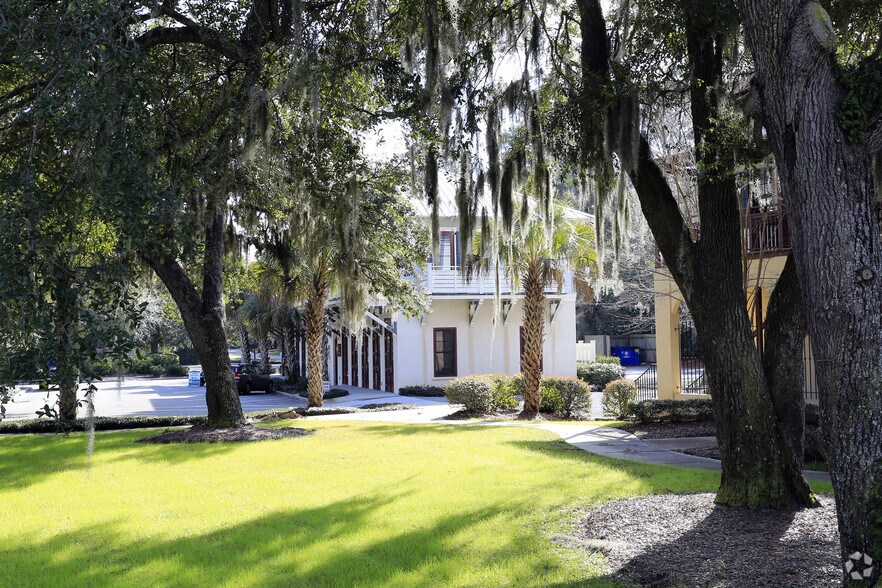 More Photos Of 12 Celadon Dr, Beaufort Storefront Retail Office For Lease