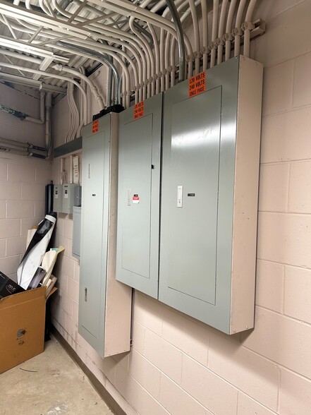 More Photos Of 1800 Union St, Lafayette Office For Sale