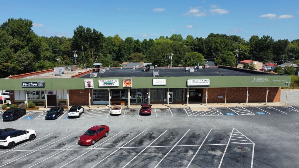 Primary Photo Of 2008-2010 W Vandalia Rd, Greensboro General Retail For Lease