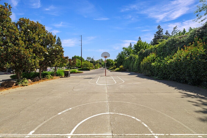 More Photos Of 721 W 11th St, Chico Apartments For Sale