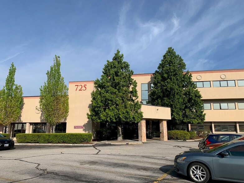 More Photos Of 725 Reservoir Ave, Cranston Medical For Lease