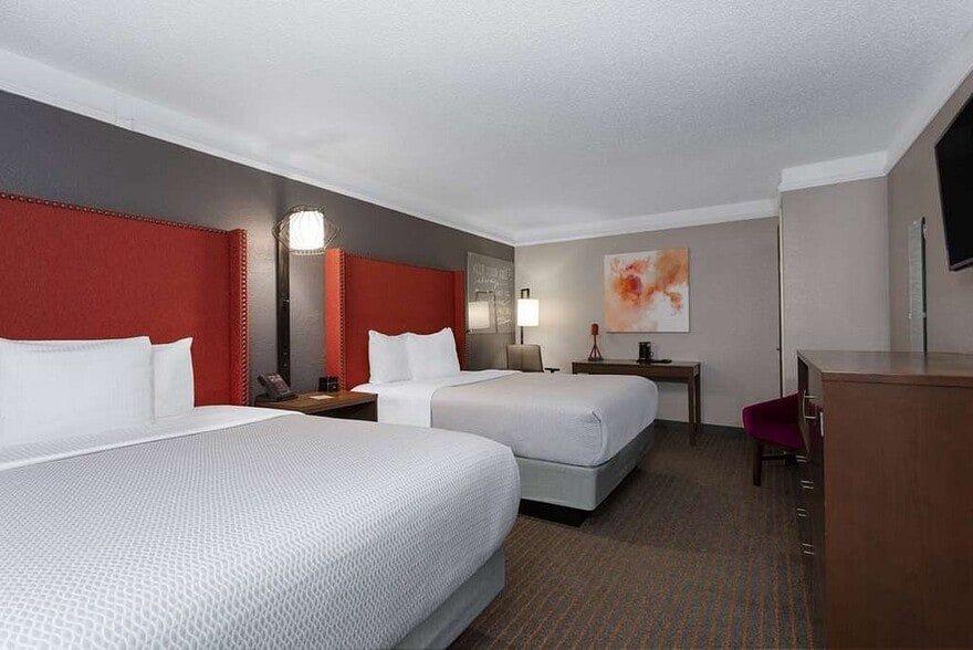 More Photos Of 7750 Davis Hwy, Pensacola Hotel For Sale