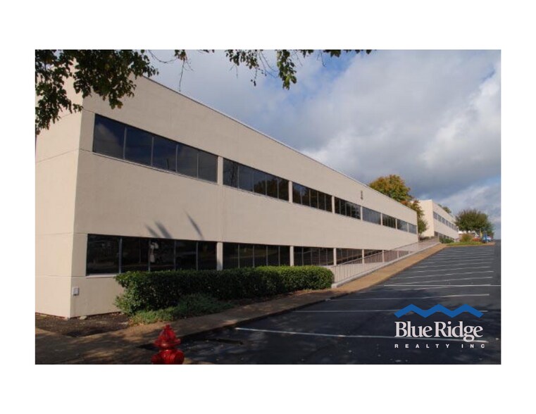 More Photos Of 9111 Cross Park Dr, Knoxville Office For Lease