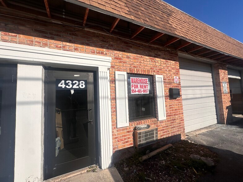 Primary Photo Of 4324-4340 NE 11th Ave, Oakland Park Warehouse For Lease