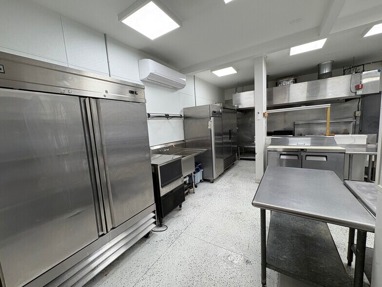 More Photos Of 813 W 39th St, Norfolk Restaurant For Sale