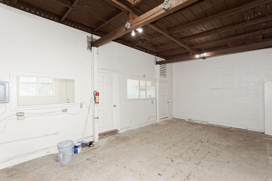More Photos Of 2986 Chapman St, Oakland Warehouse For Lease