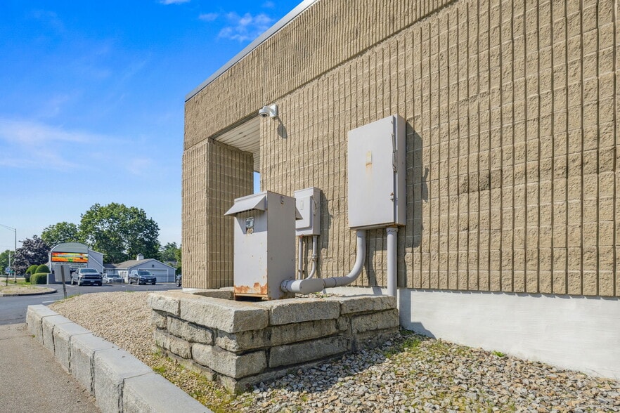 More Photos Of 175 Amherst St, Nashua Freestanding For Lease
