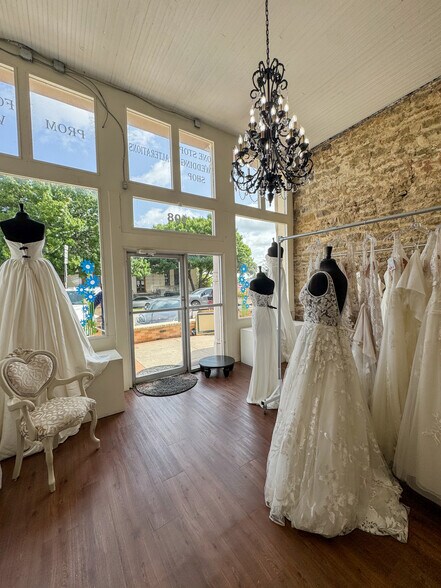 More Photos Of 106-108 E Rusk St, Rockwall Office For Lease