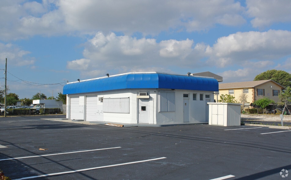 Primary Photo Of 4371 N Dixie Hwy, Pompano Beach Freestanding For Lease
