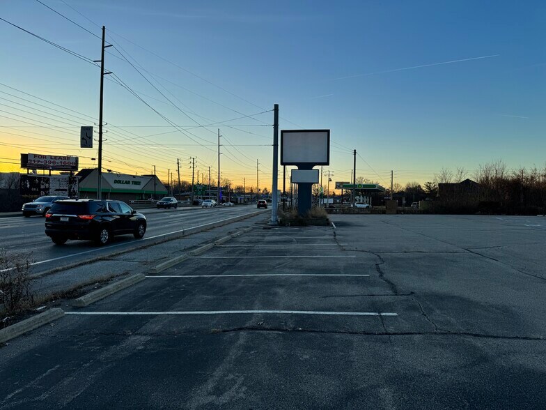 More Photos Of 6912 Madison Ave, Indianapolis General Retail For Sale