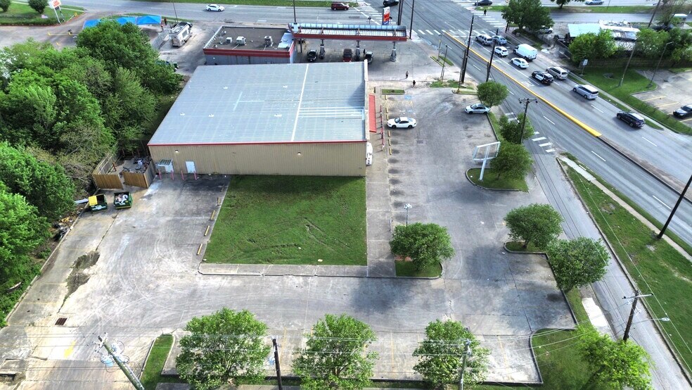 More Photos Of 8303 Calhoun Rd, Houston Freestanding For Lease