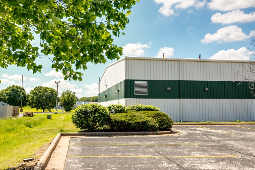 More Photos Of 2617 Phillips Dr, Jonesboro Health Club For Sale