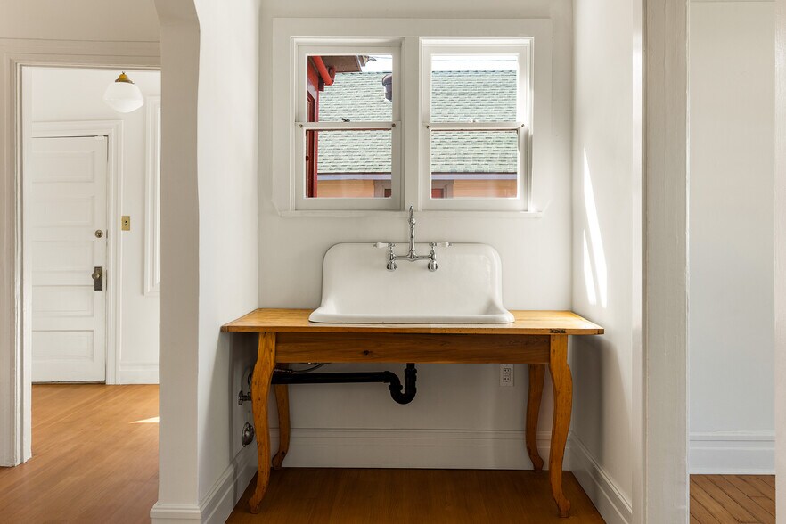 More Photos Of 4219 Figueroa Street, Los Angeles General Retail For Sale