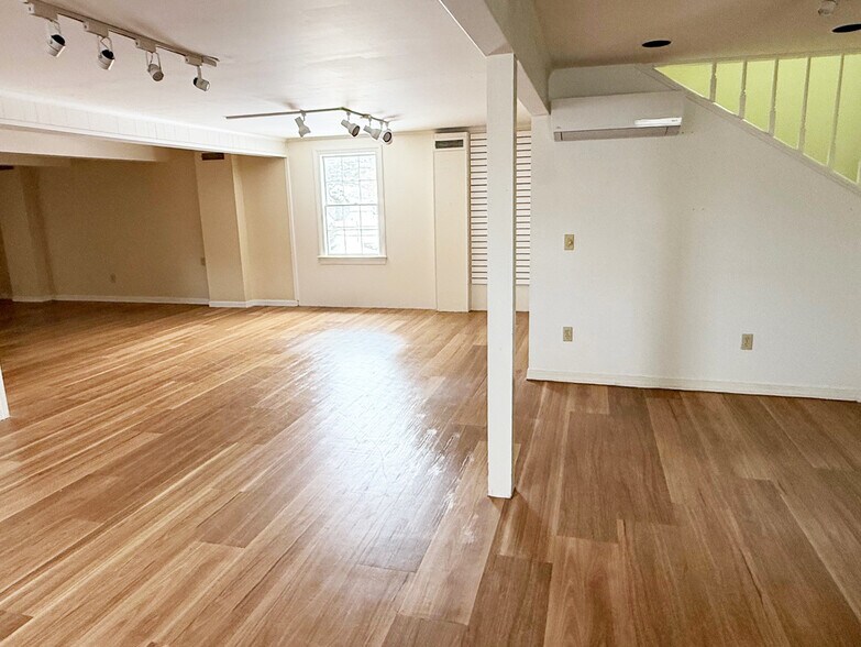 More Photos Of 450 Main St, Chatham Storefront Retail Residential For Lease