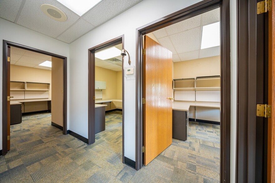 More Photos Of 171 Green Meadows Dr S, Lewis Center Office Residential For Sale