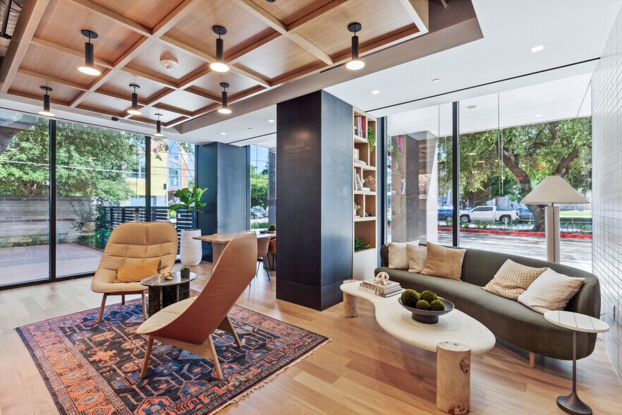 More Photos Of 811 Barton Springs Rd, Austin Office For Lease