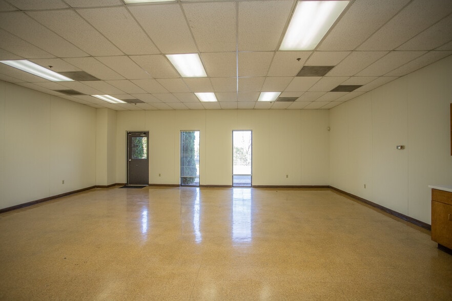 More Photos Of 80 American Wy, Natural Bridge Station Industrial For Lease