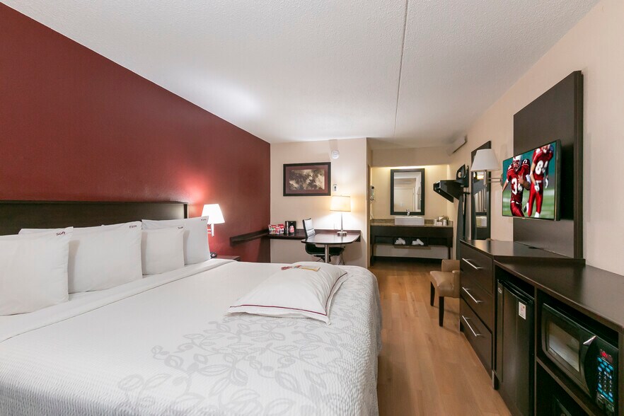 More Photos Of 3470 Hollenberg Dr, Bridgeton Hotel For Sale