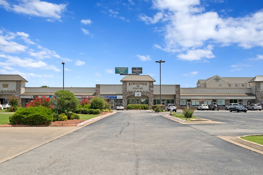 More Photos Of 4408 W Walnut St, Rogers Unknown For Lease