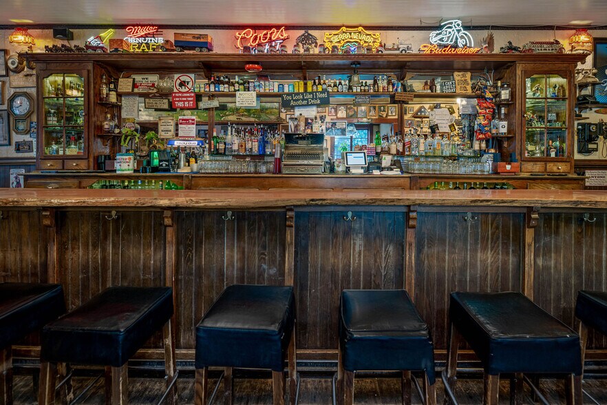 More Photos Of 15432 Washington Rd, Washington Storefront Retail Residential For Sale