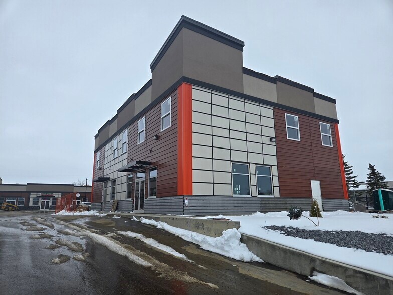 More Photos Of 6217 48A Av, Camrose Storefront Retail Office For Lease