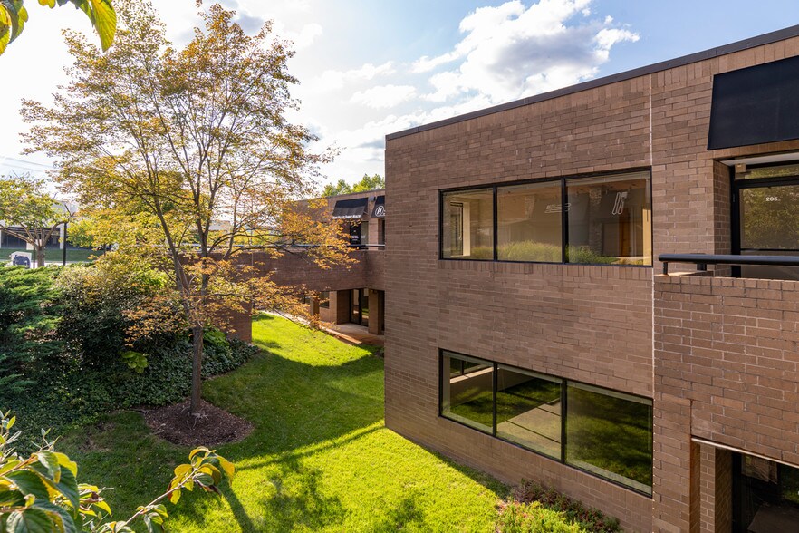 More Photos Of 10151 York Rd, Cockeysville Unknown For Lease