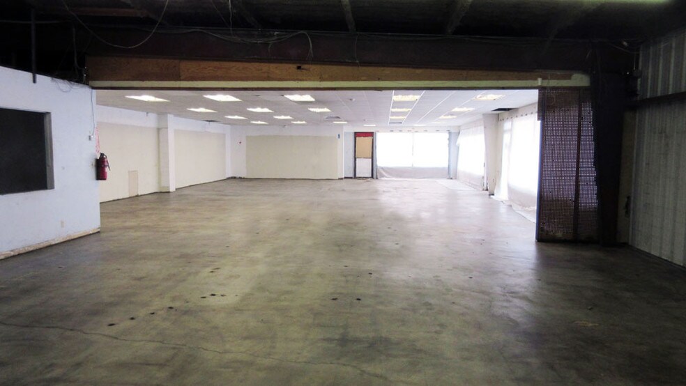 More Photos Of 141 E Highway 246, Buellton Auto Dealership For Lease