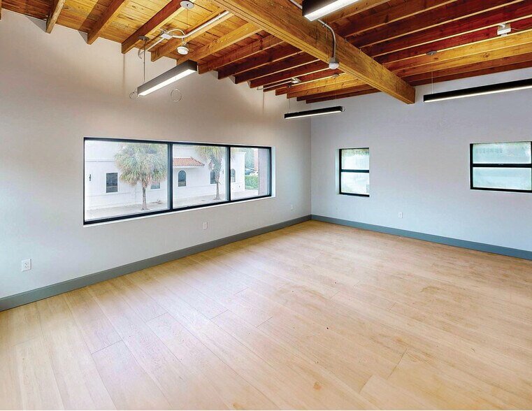 More Photos Of 1401 Edgewater Dr, Orlando Loft Creative Space For Sale