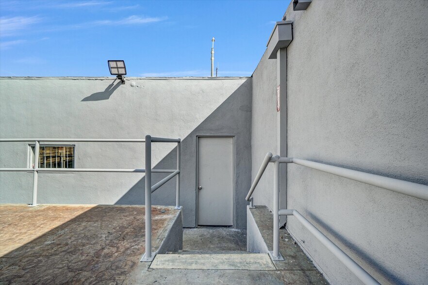 More Photos Of 520 W Pacific Coast Hwy, Long Beach Flex For Sale