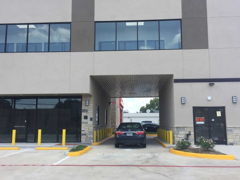 More Photos Of 701 Pin Oak Rd, Katy Storefront Retail Office For Lease
