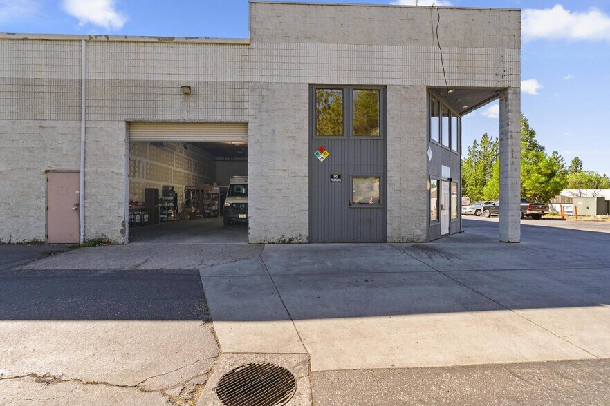 More Photos Of 110 Spring Hill Dr, Grass Valley Manufacturing For Sale