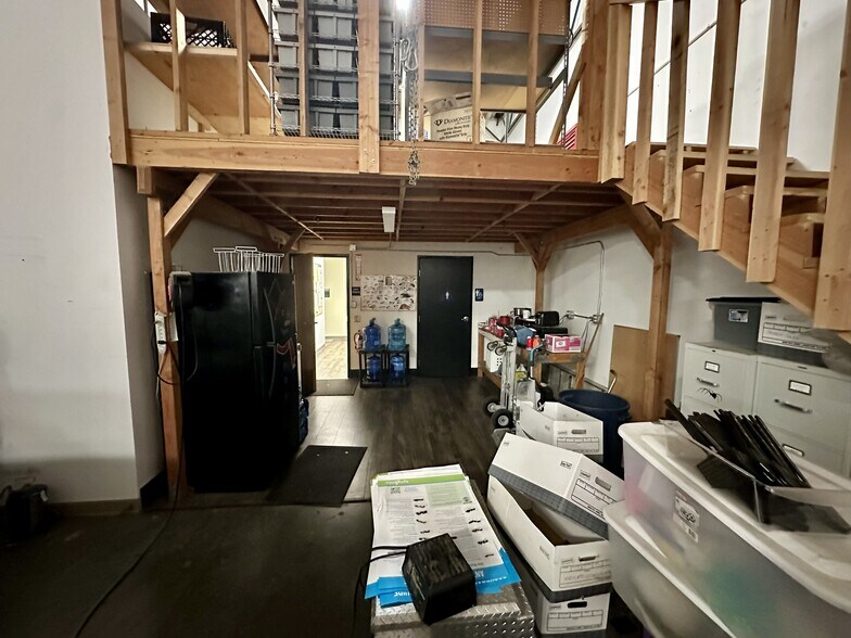 More Photos Of 1025 N Shepard St, Anaheim Warehouse For Sale