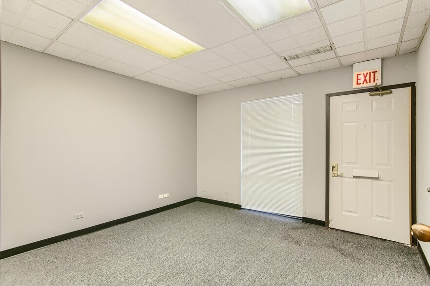 More Photos Of 415 E Golf Rd, Arlington Heights Office For Lease
