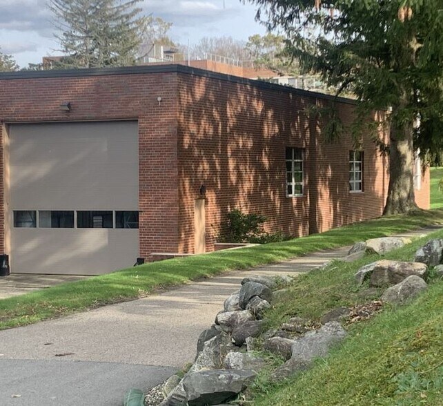 More Photos Of 55 Ryder Rd, Maryknoll Warehouse For Lease