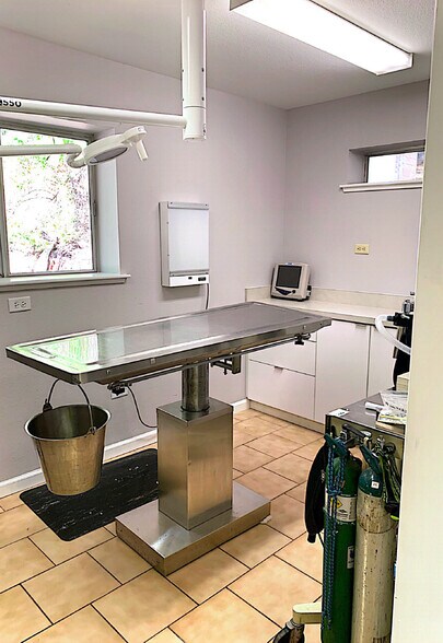 More Photos Of 17120 Placer Hills Rd, Meadow Vista Veterinarian Kennel For Sale