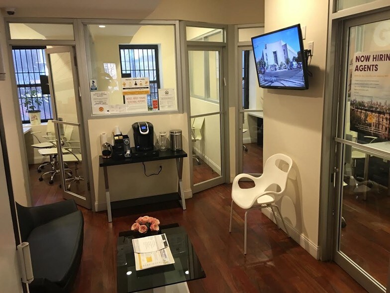 More Photos Of 295-297 Broadway, Brooklyn Apartments For Lease