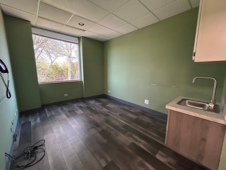 More Photos Of 3612 Lake Ave, Wilmette Medical For Lease
