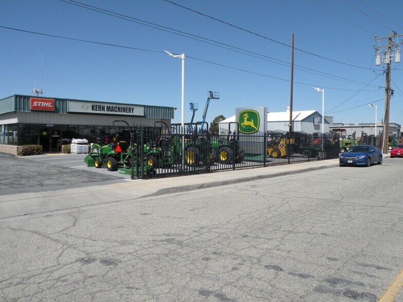 More Photos Of 45223 23rd St W, Lancaster Auto Dealership For Sale