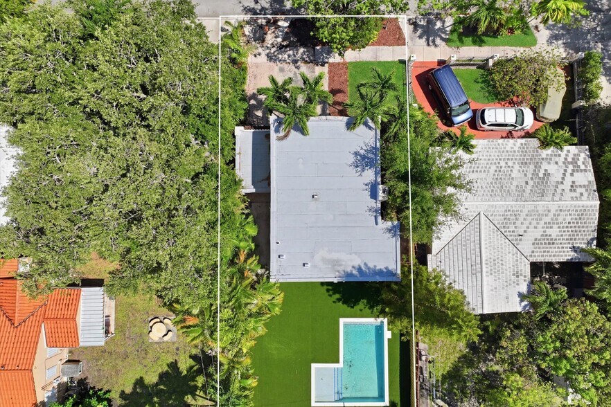 More Photos Of 22 NE 44th St, Miami Office Residential For Lease