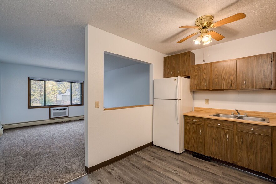 More Photos Of 3200 Maple Ave, Slayton Apartments For Sale