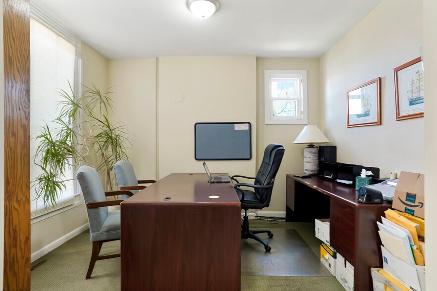 More Photos Of 1979 W Littleton Blvd, Littleton Office Residential For Lease