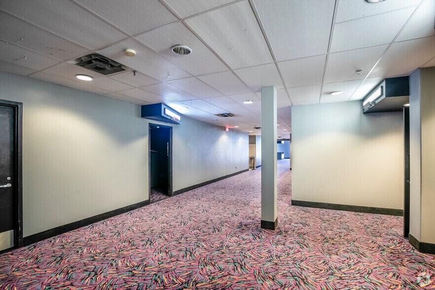 More Photos Of 1000 W Broadway, Centralia Unknown For Lease